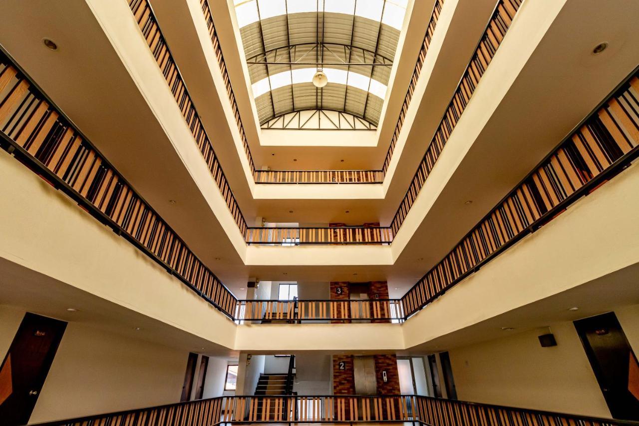 Grannylla Charoenkrung Aparthotel Банкок Екстериор снимка